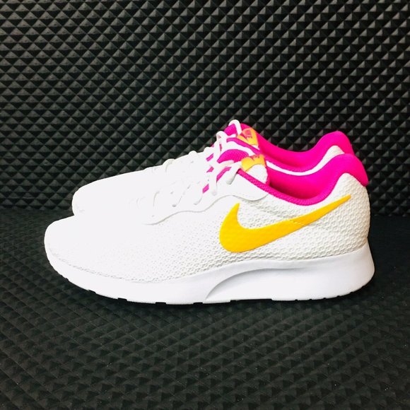 Nike Tanjun Air Zoom Women's Sneaker - Picture 2 of 8
